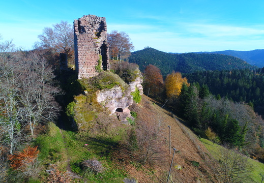 Pierre Percée Ruines du château ©CASDDV